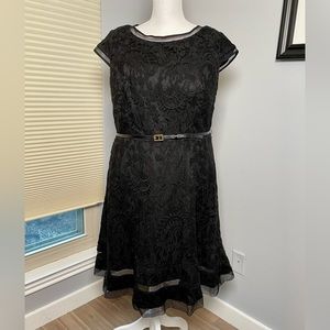 Adrianna Papell Belted Short Sleeve dress with mesh details Size 16W